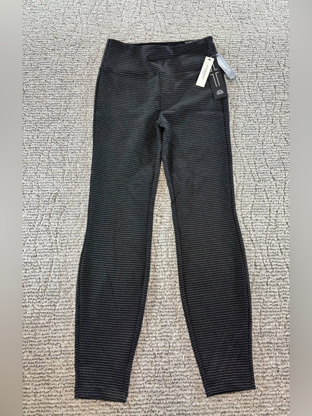 NEW Liverpool Women’s Size XS Black/White Mini Grid Pearl Pull On Legging